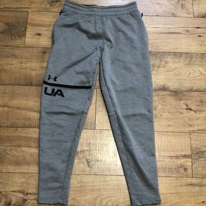 Under Armour fitted joggers 🌻 medium